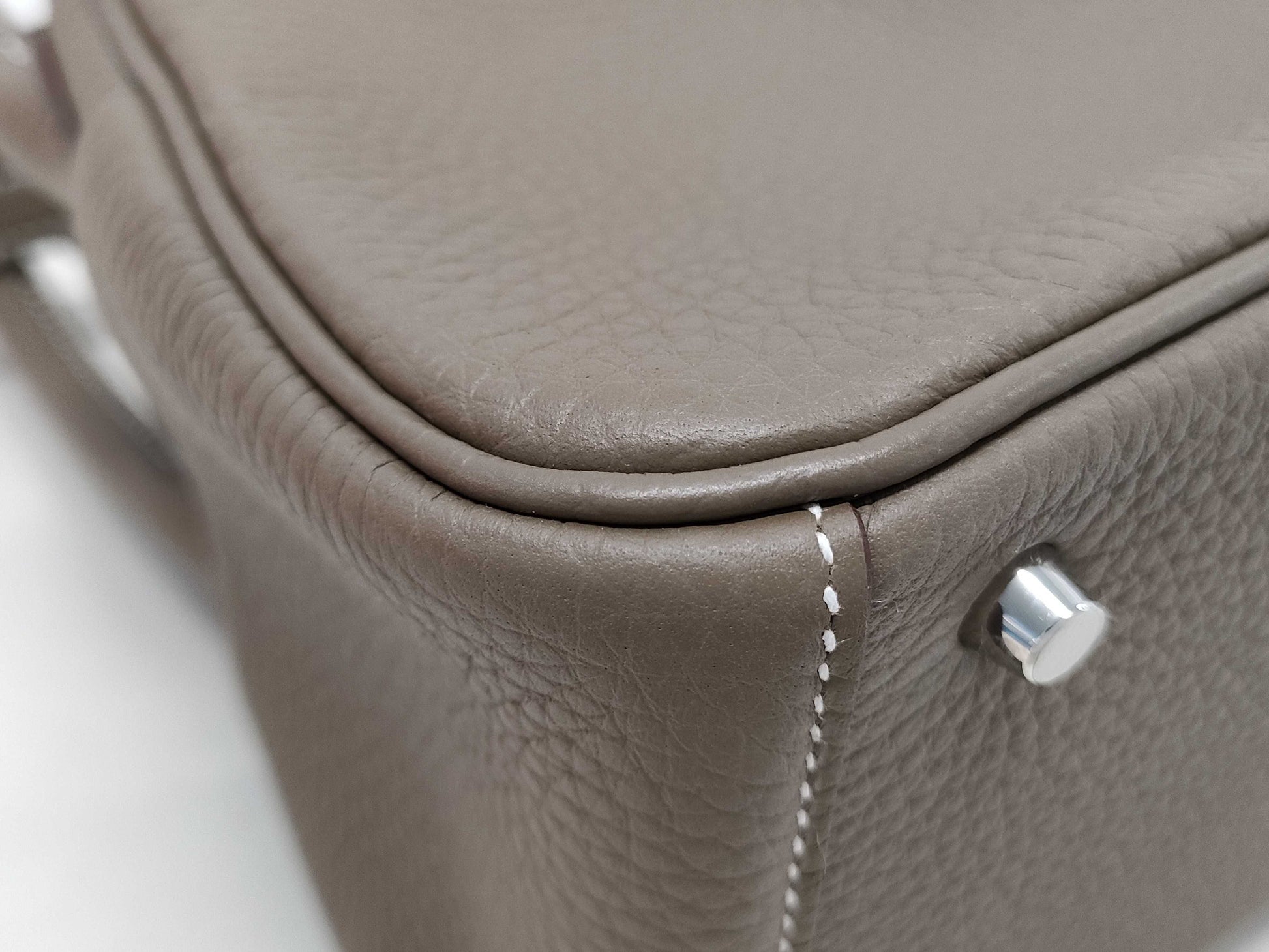HERMES Lindy Mini Taurillon Etoupe Shoulder Bag with P Hardware and Double Stamp