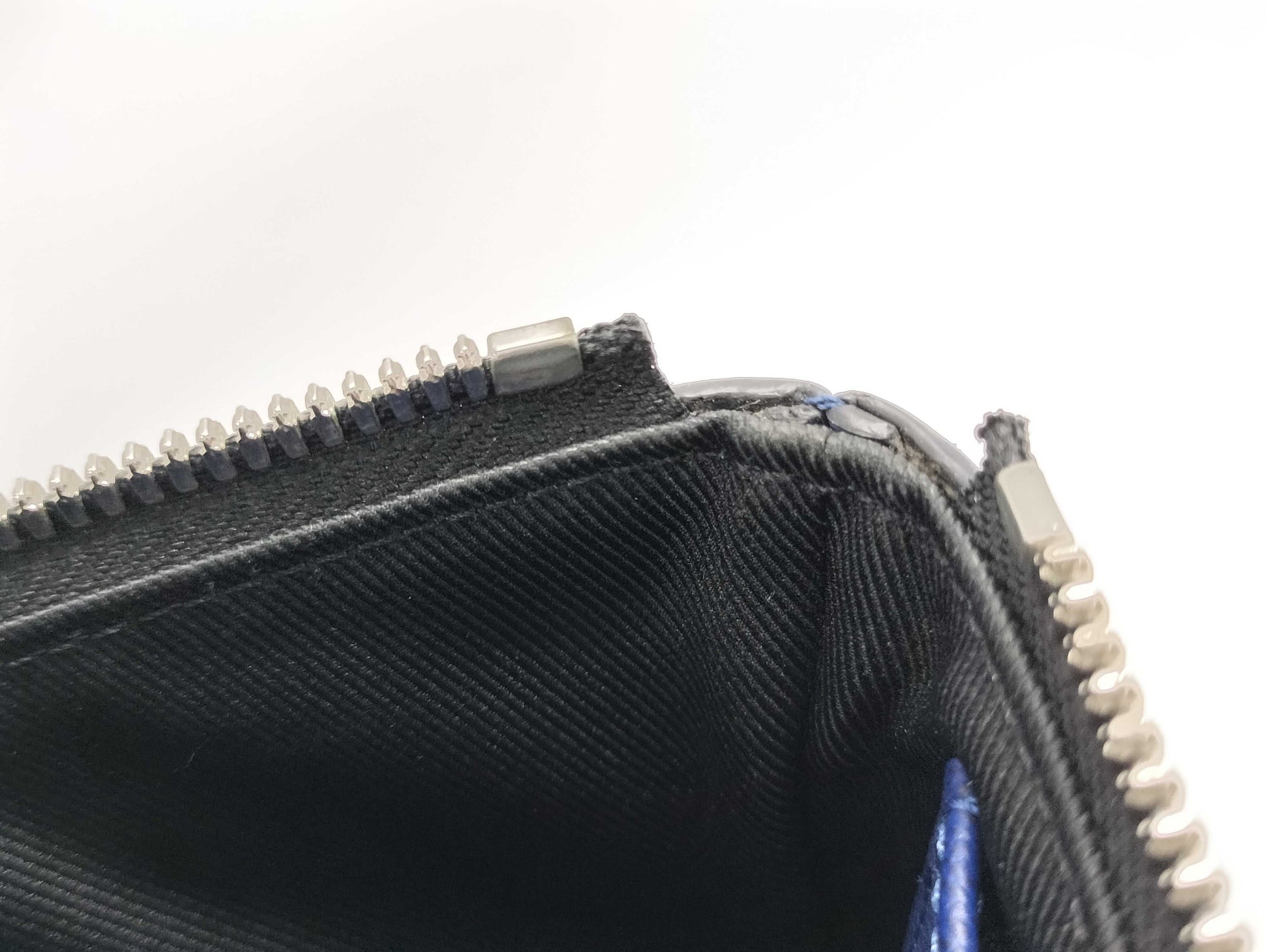 LOUIS VUITTON Taiga Rama Pochette Discovery PM Cobalt M30278 SP4119 Pouch