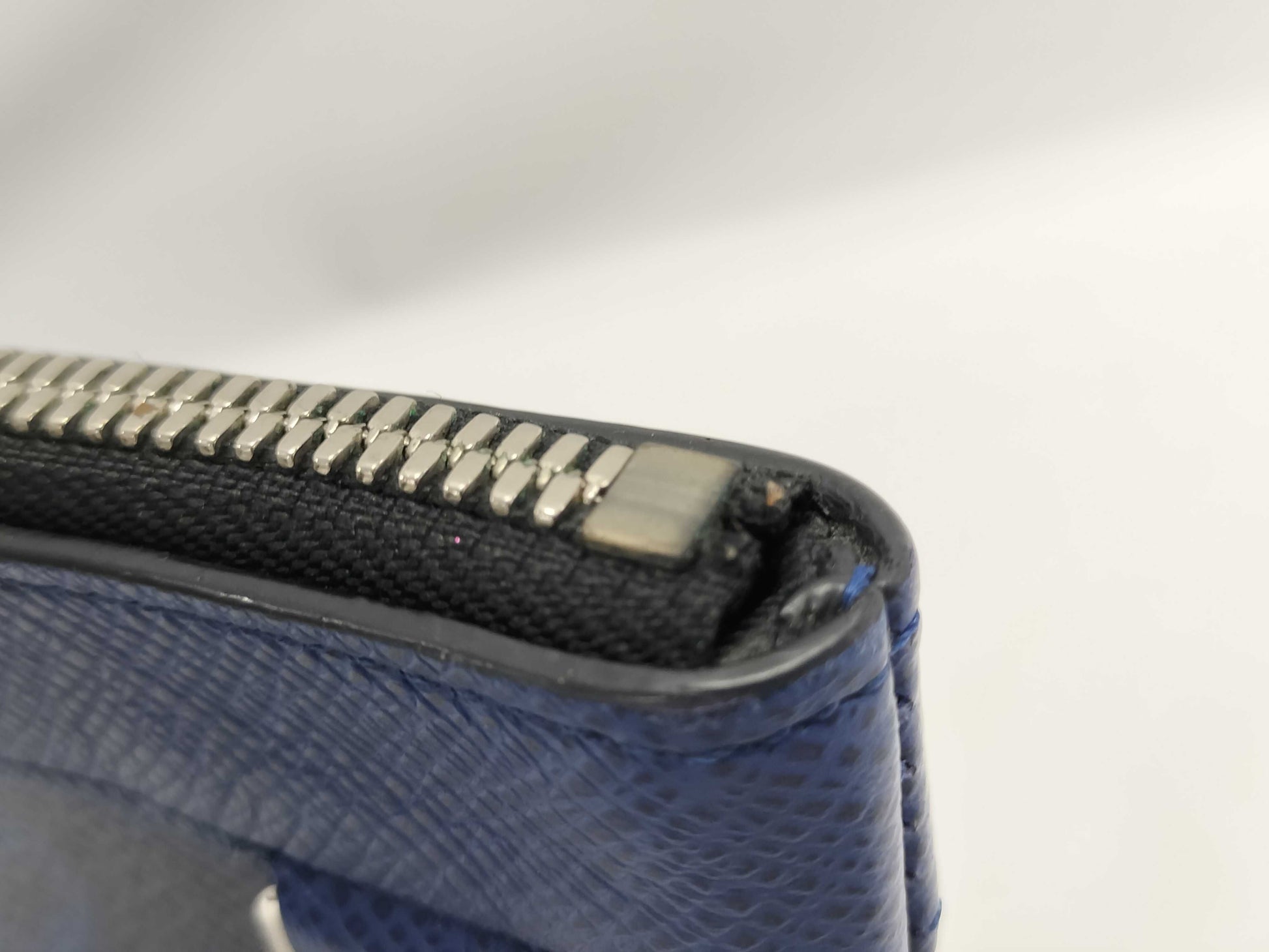 LOUIS VUITTON Taiga Rama Pochette Discovery PM Cobalt M30278 SP4119 Pouch