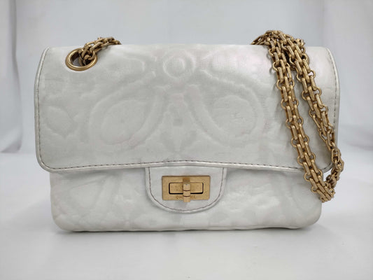 CHANEL shoulder bag