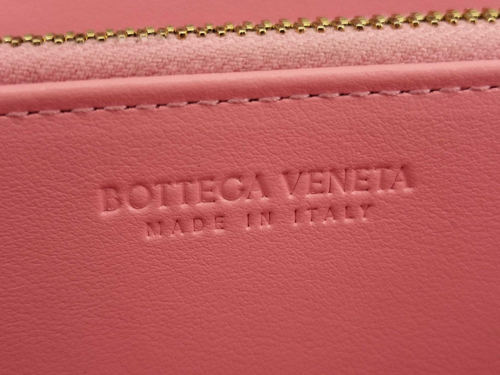 BOTTEGA VENETA Intrecciato Bottega Intrecciato Round Zip Wallet Accessories: Box, Dust Bag, Wallet