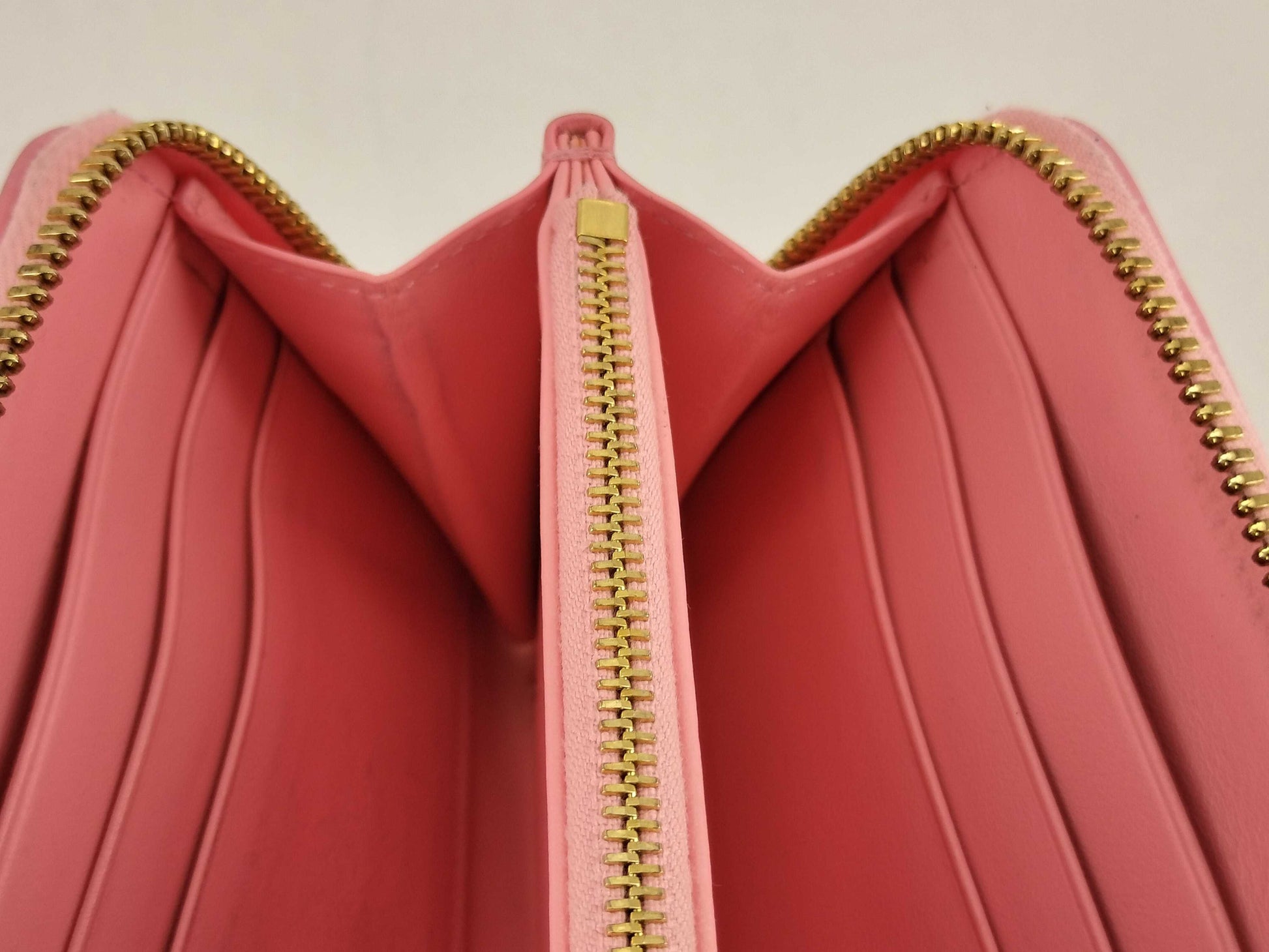 BOTTEGA VENETA Intrecciato Bottega Intrecciato Round Zip Wallet Accessories: Box, Dust Bag, Wallet