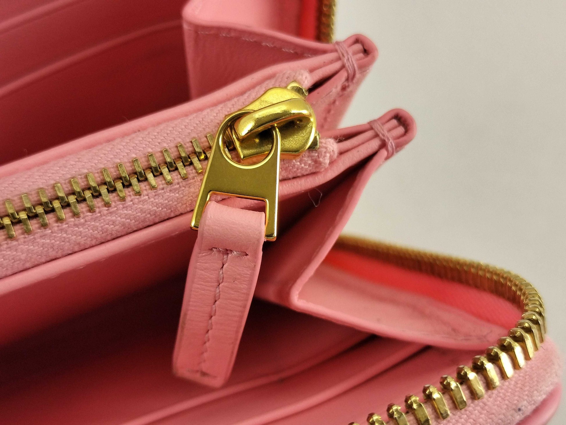 BOTTEGA VENETA Intrecciato Bottega Intrecciato Round Zip Wallet Accessories: Box, Dust Bag, Wallet