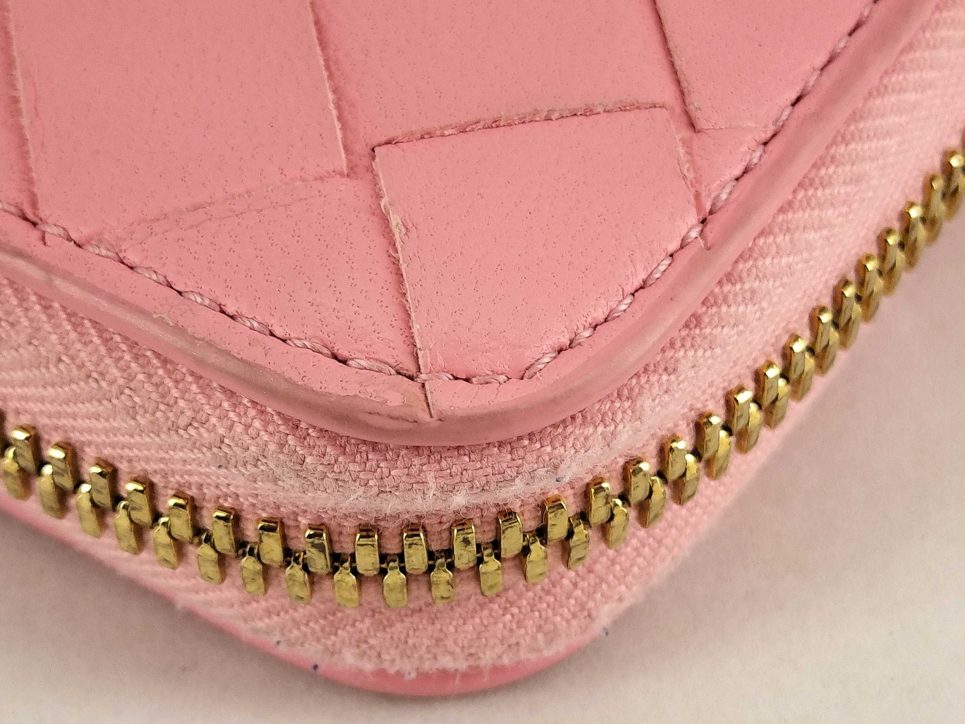 BOTTEGA VENETA Intrecciato Bottega Intrecciato Round Zip Wallet Accessories: Box, Dust Bag, Wallet