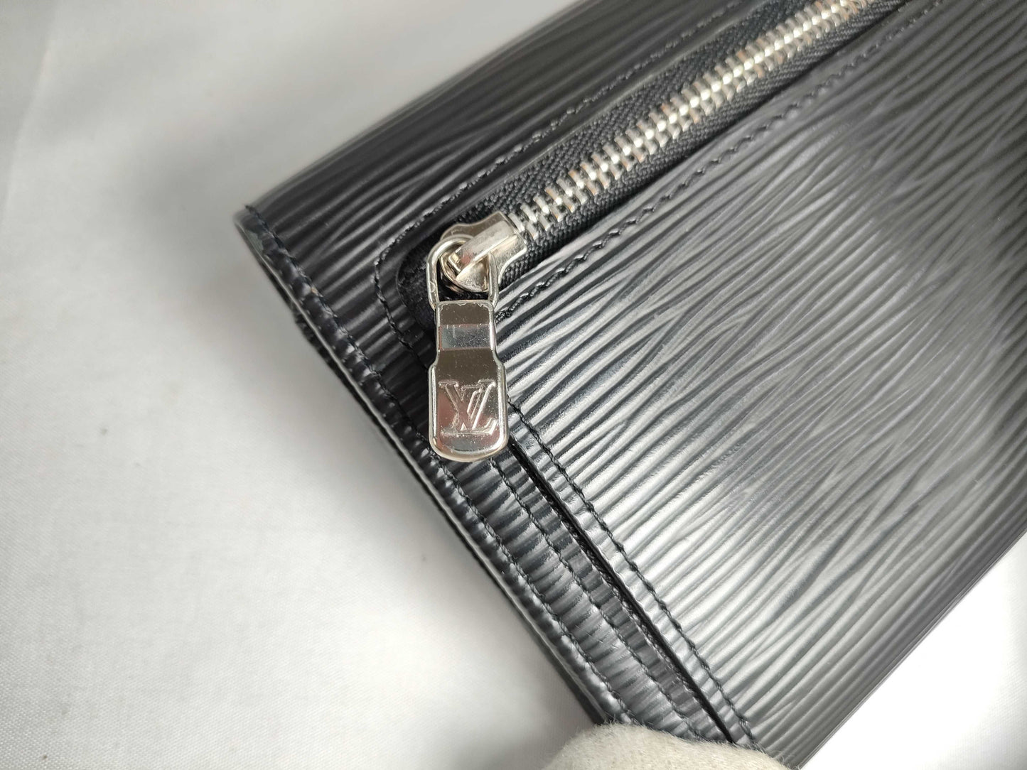 LOUIS VUITTON M58012 Epi Portefeuille Koala Black M58012 SR0095 Wallet