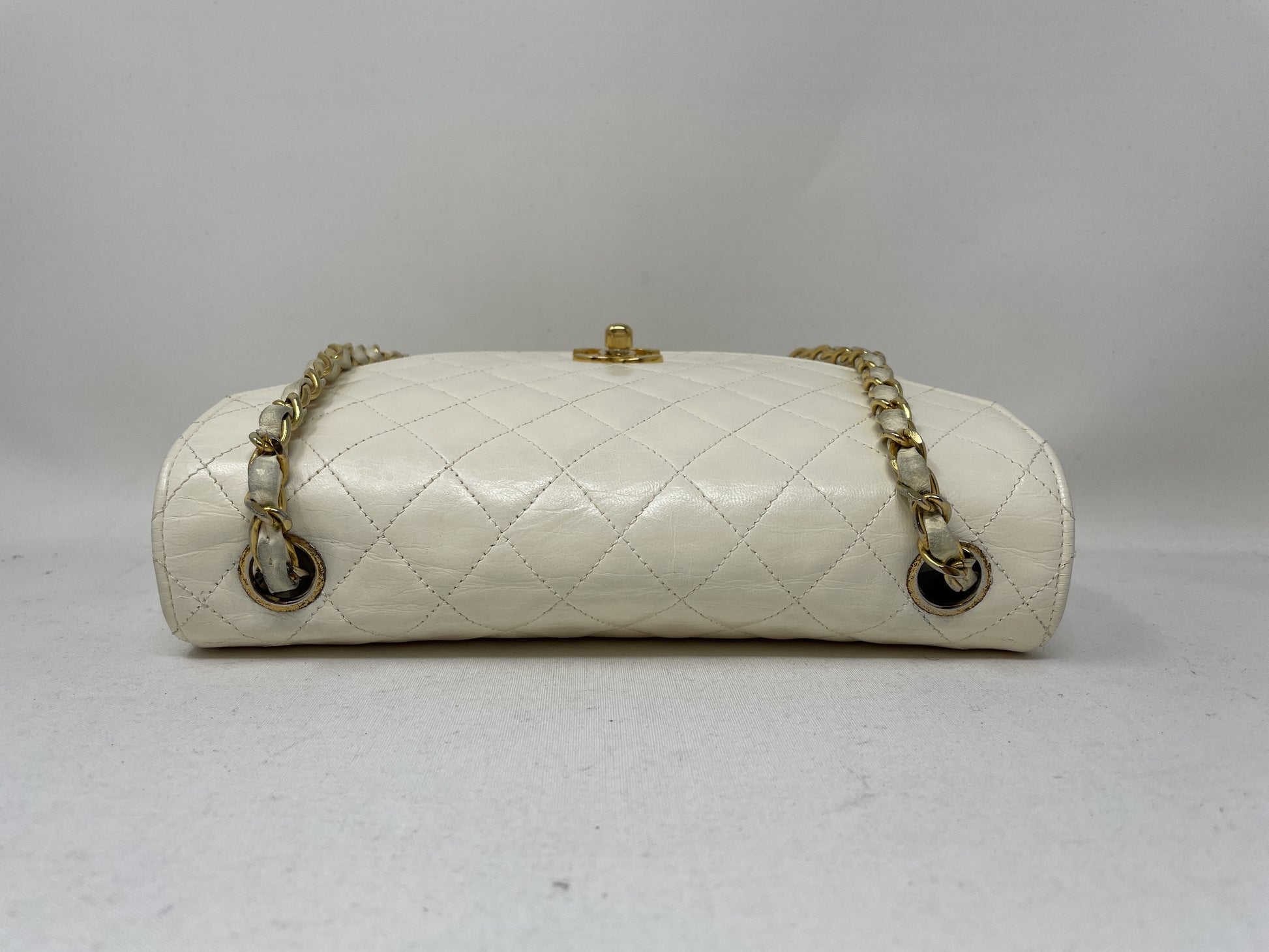 CHANEL CHANEL Matelasse Shoulder Bag Turn Lock White with Seal