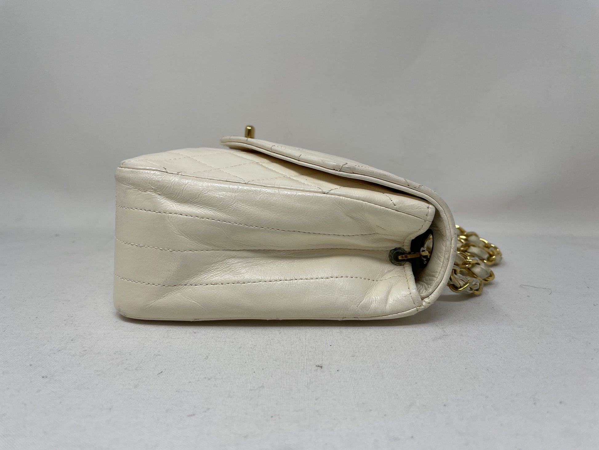 CHANEL CHANEL Matelasse Shoulder Bag Turn Lock White with Seal