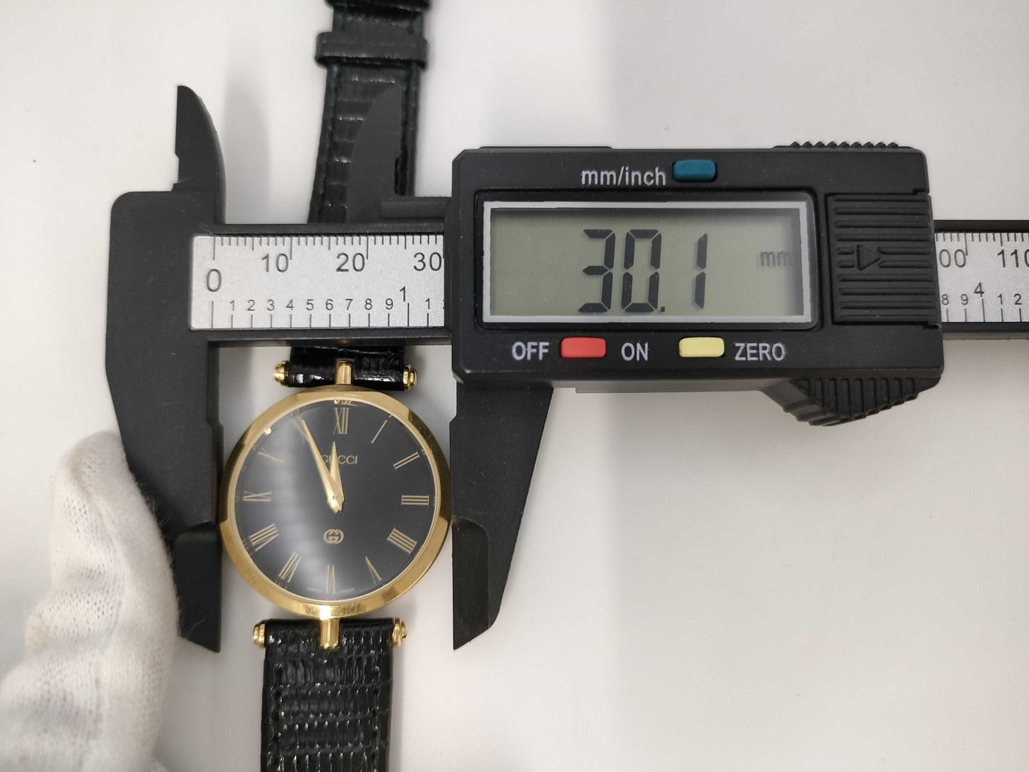 GUCCI Quartz Unmoving Women's Watch