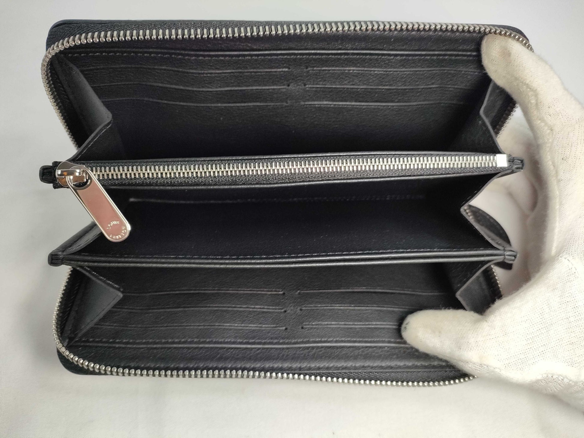 LOUIS VUITTON M61867 Mahina Louis Vuitton Zippy Wallet Noir Box Dust Bag Wallet