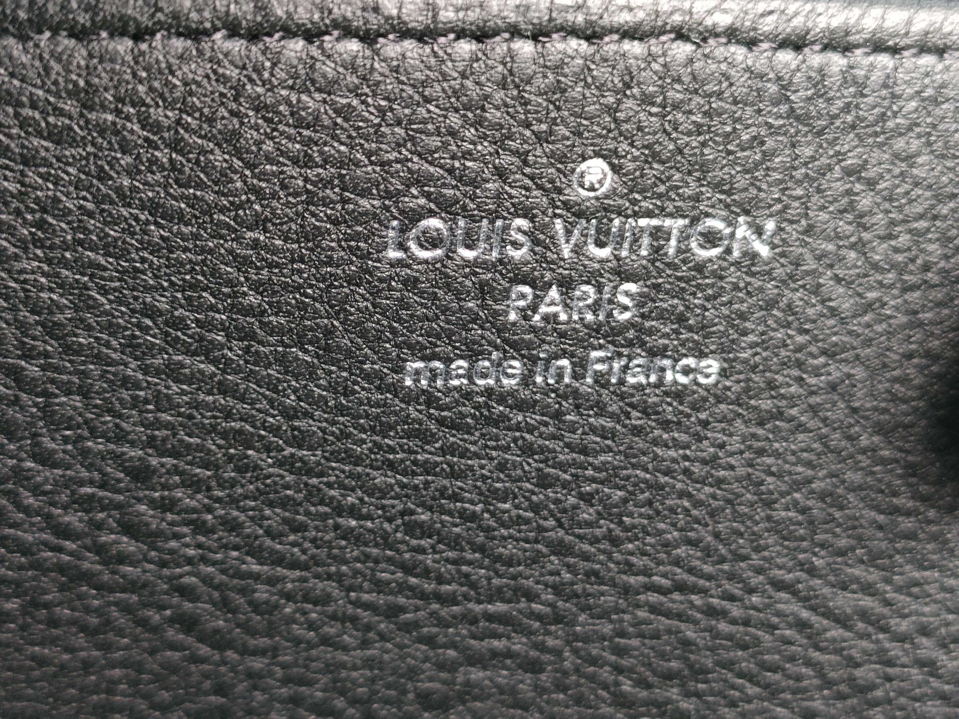 LOUIS VUITTON M61867 Mahina Louis Vuitton Zippy Wallet Noir Box Dust Bag Wallet