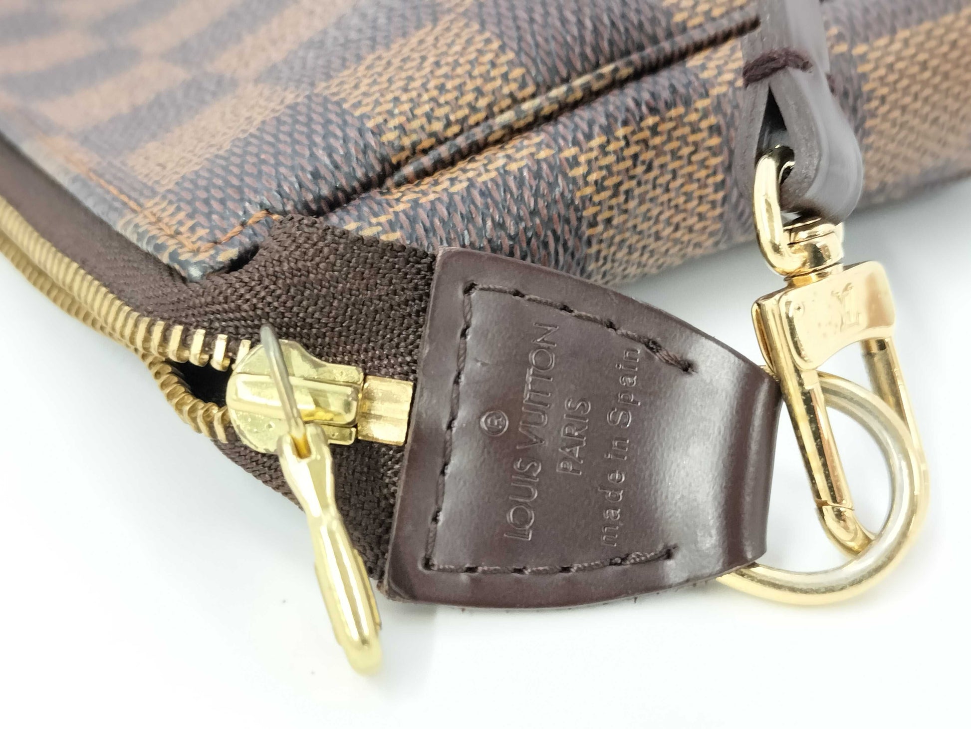 LOUIS VUITTON Damier bag pouch