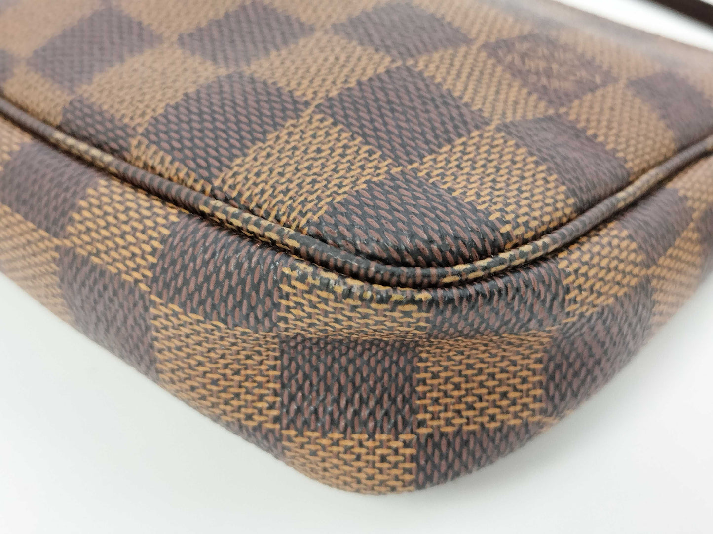 LOUIS VUITTON Damier bag pouch