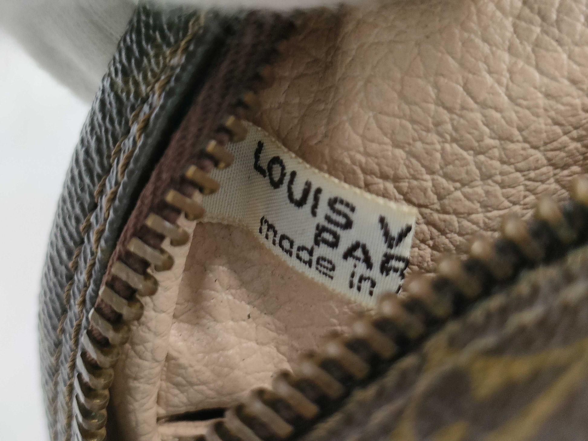 LOUIS VUITTON True Toilet 23 Pouch