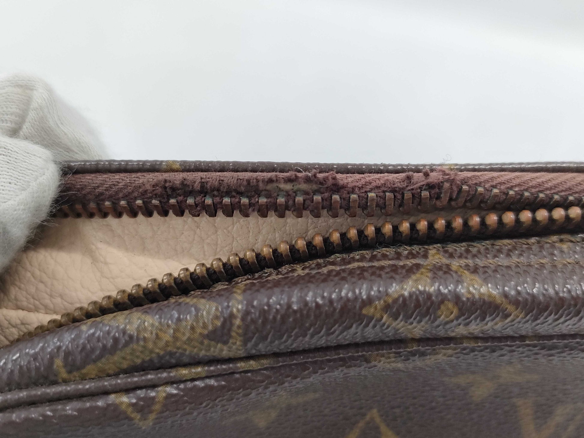 LOUIS VUITTON True Toilet 23 Pouch