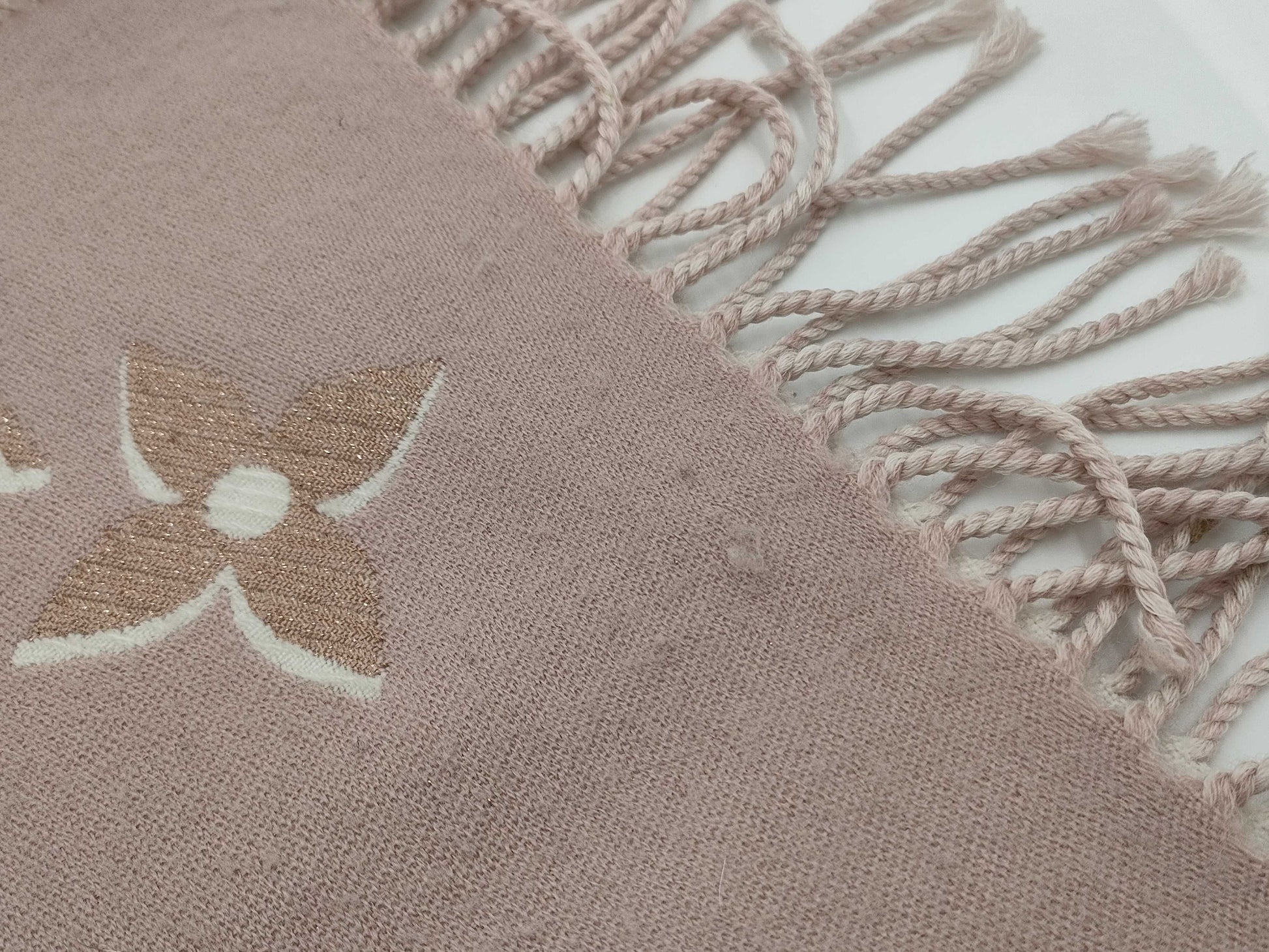 LOUIS VUITTON LV M78237 Essential Shine Scarf Other Accessories