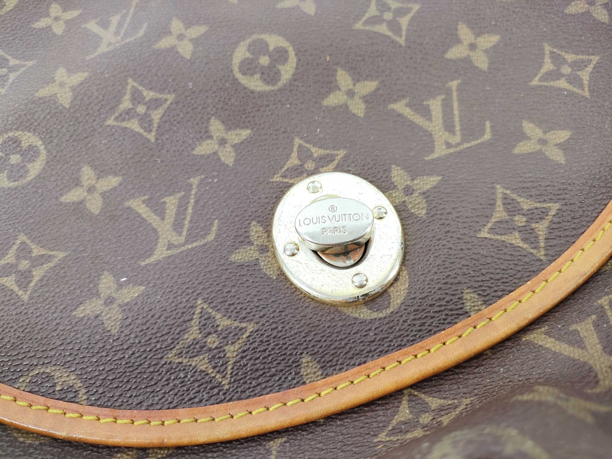 LOUIS VUITTON Monogram Louis Vuitton Shoulder Bag