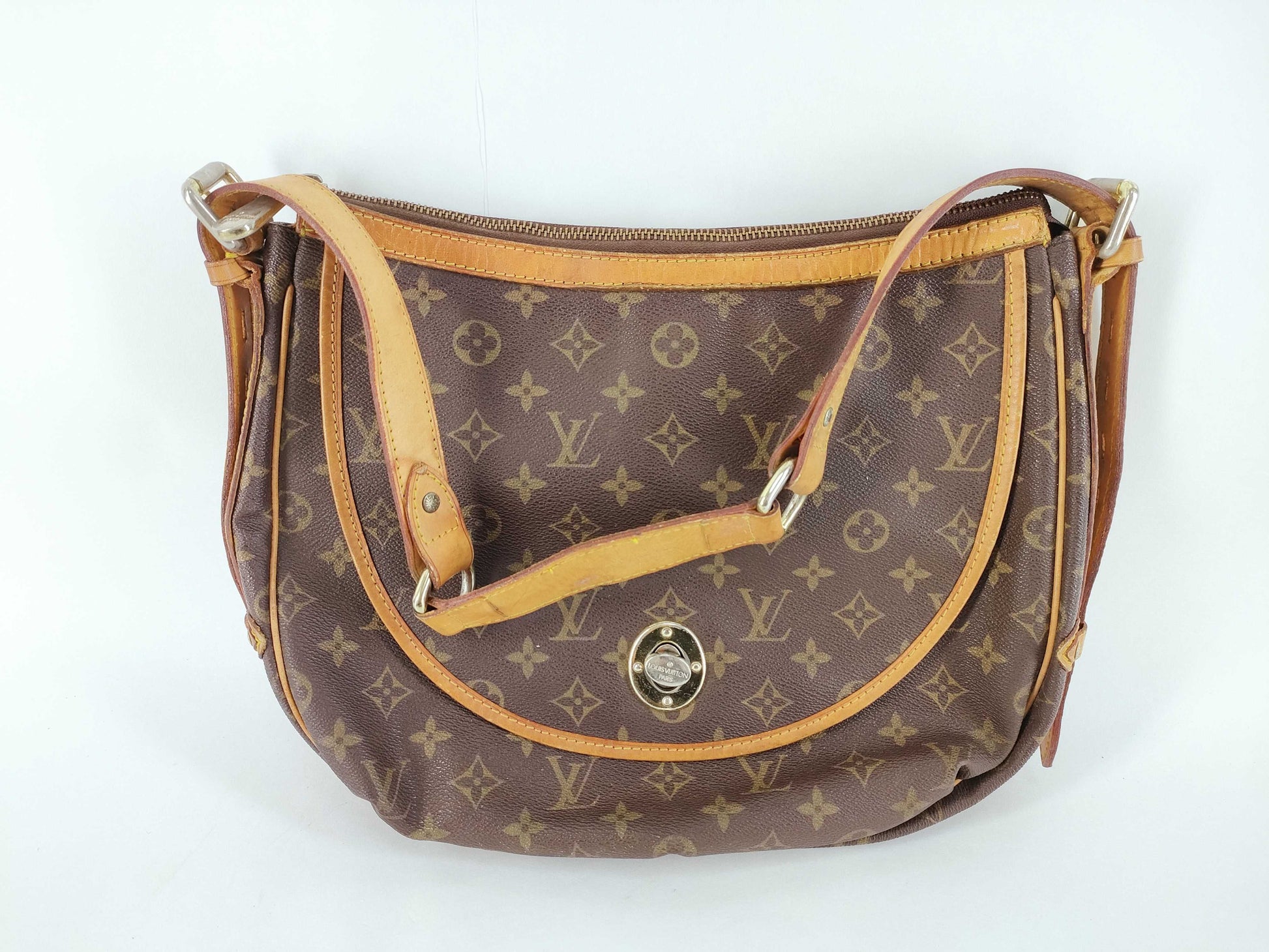 LOUIS VUITTON Monogram Louis Vuitton Shoulder Bag