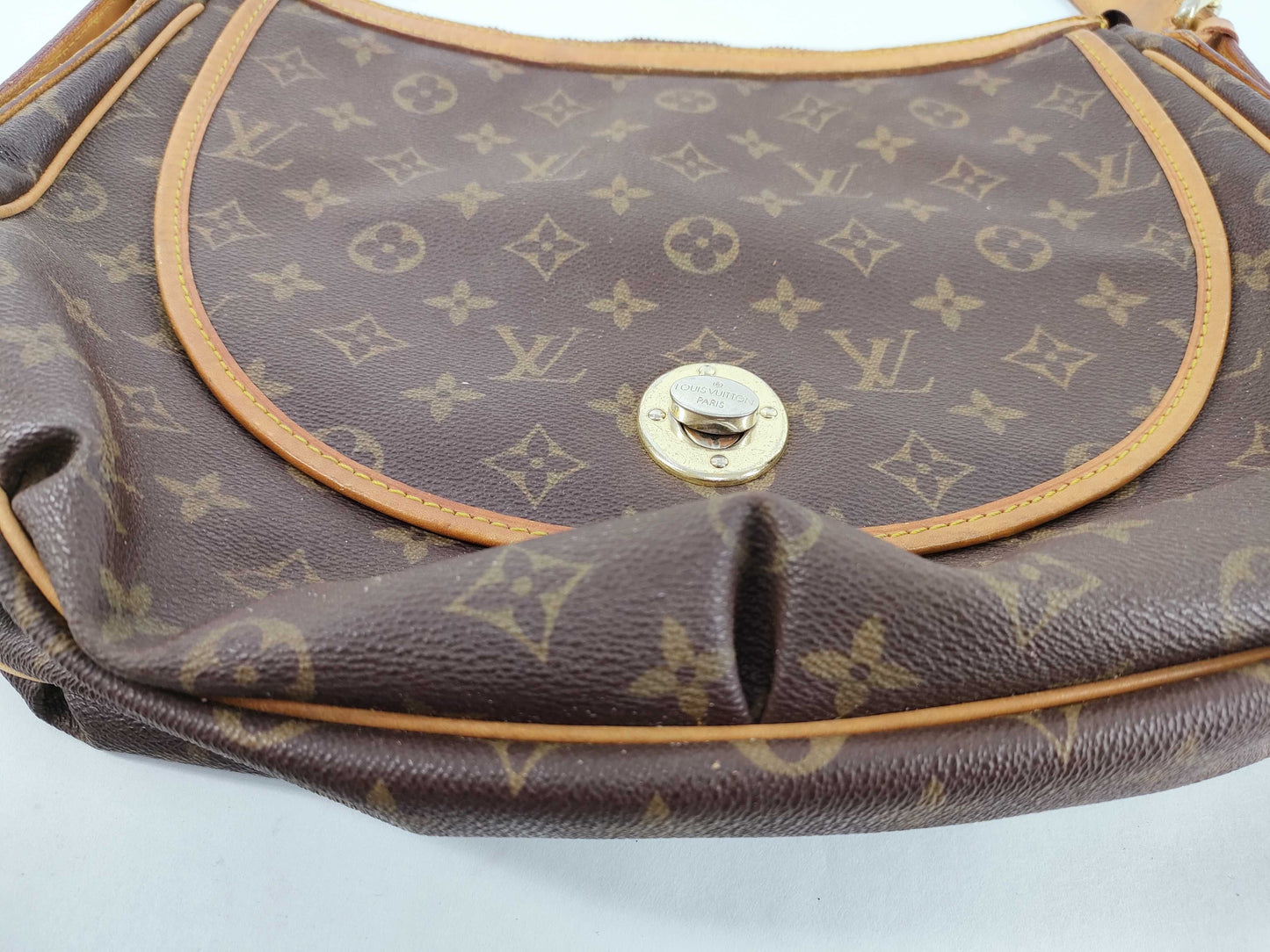LOUIS VUITTON Monogram Louis Vuitton Shoulder Bag