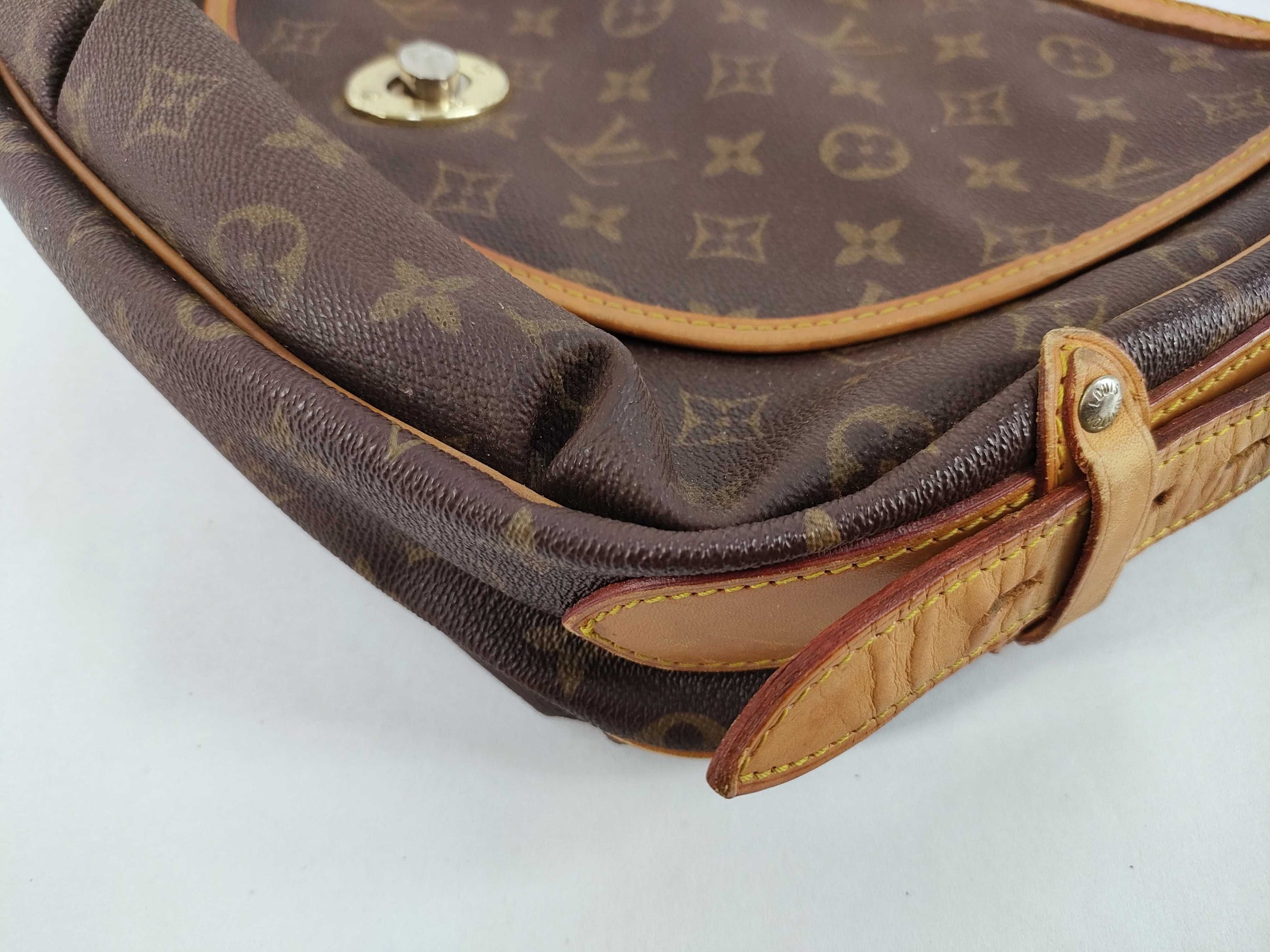 LOUIS VUITTON Monogram Louis Vuitton Shoulder Bag
