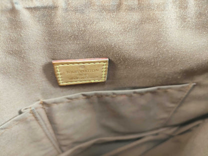 LOUIS VUITTON Monogram Louis Vuitton Shoulder Bag