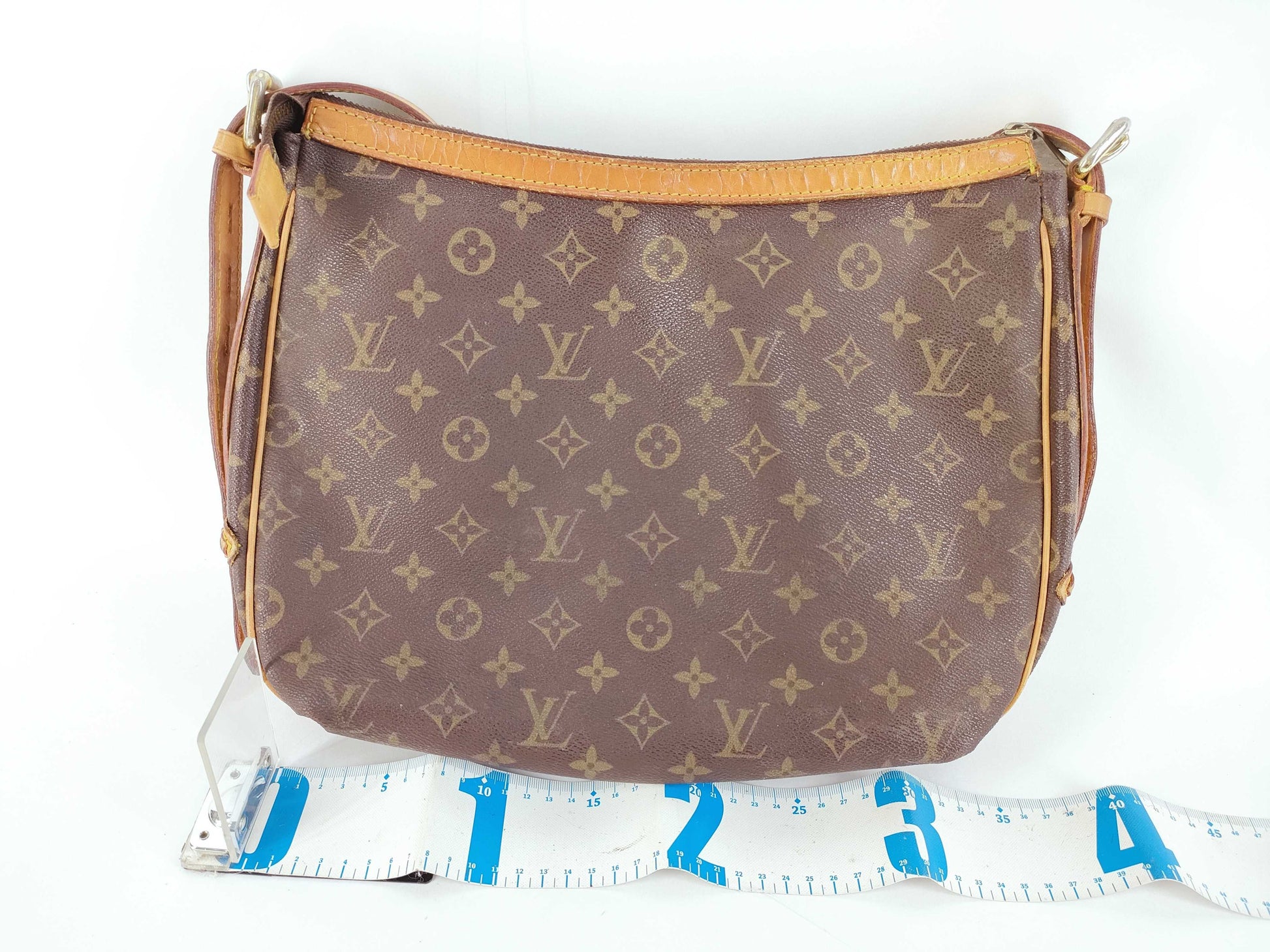 LOUIS VUITTON Monogram Louis Vuitton Shoulder Bag