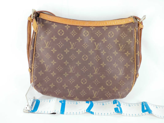LOUIS VUITTON Monogram Louis Vuitton Shoulder Bag