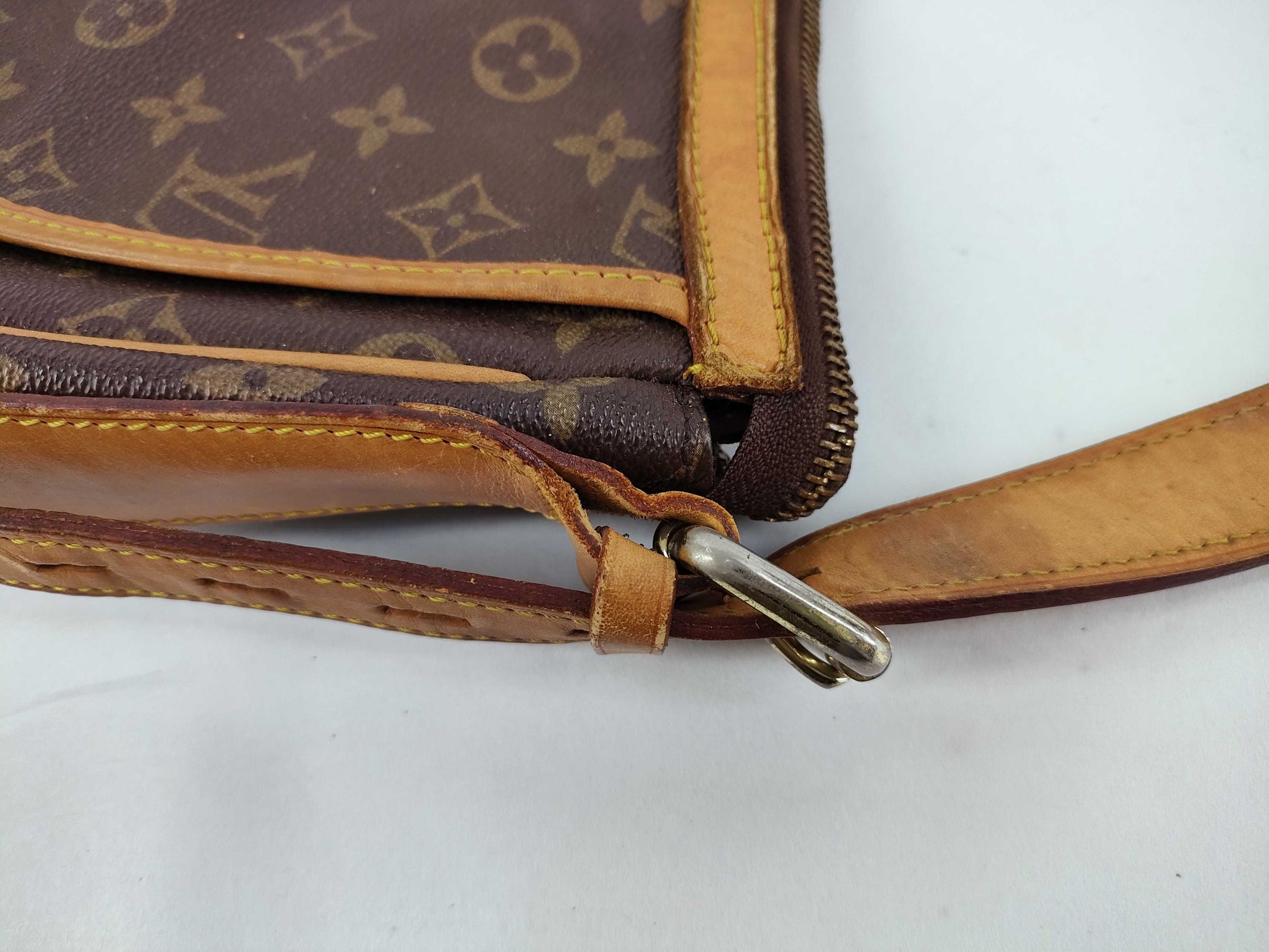 LOUIS VUITTON Monogram Louis Vuitton Shoulder Bag