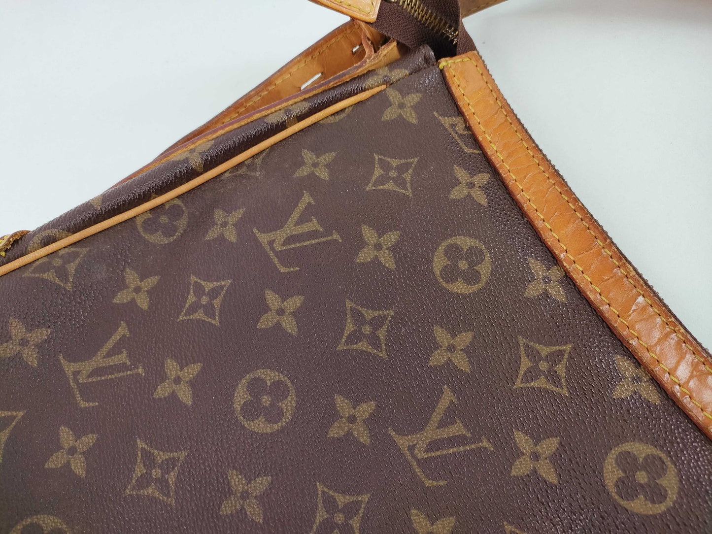 LOUIS VUITTON Monogram Louis Vuitton Shoulder Bag