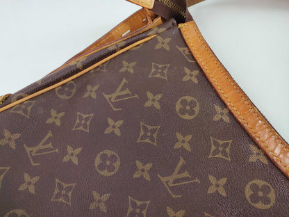 LOUIS VUITTON Monogram Louis Vuitton Shoulder Bag