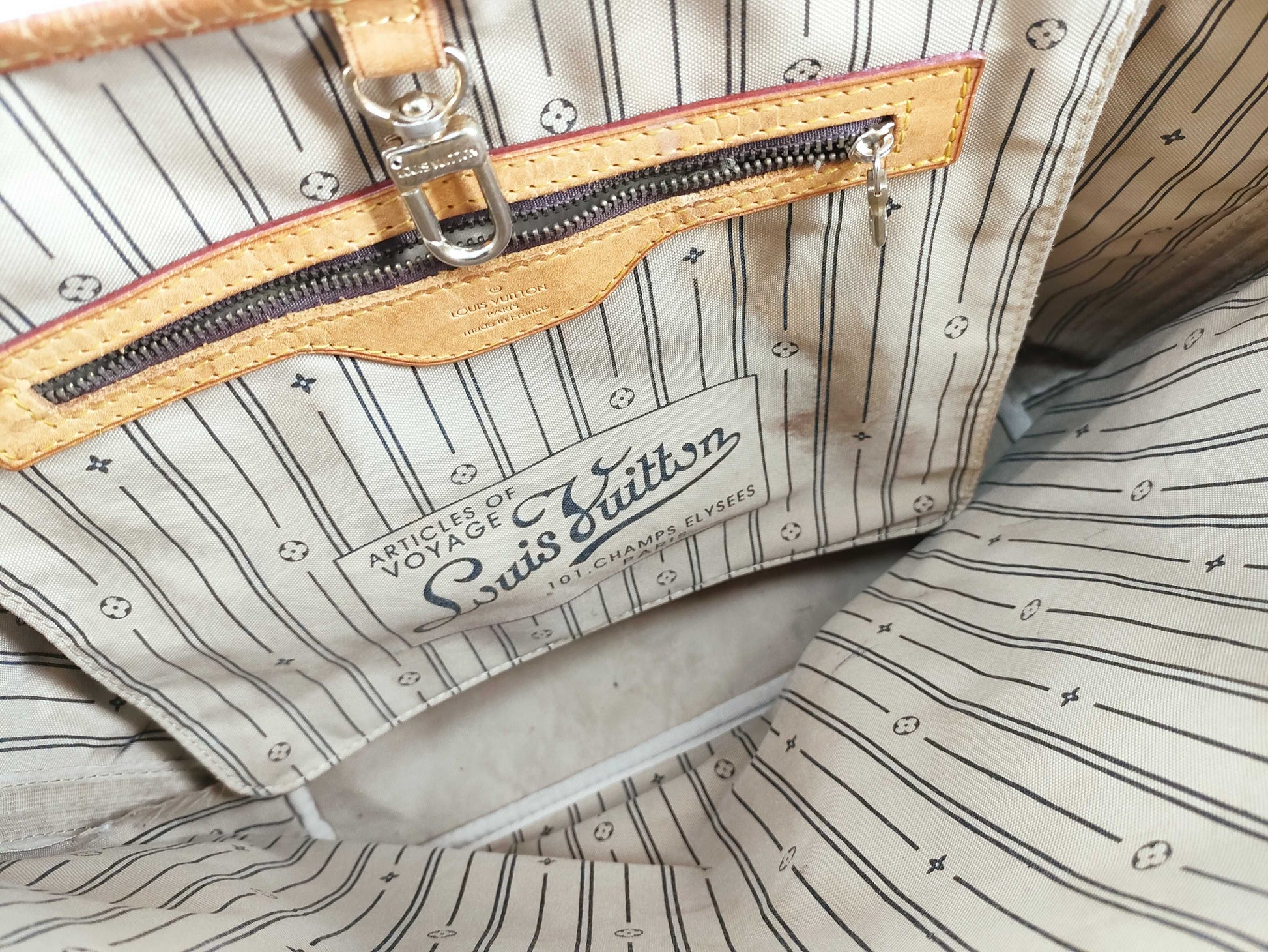 LOUIS VUITTON Monogram Louis Vuitton Tote Bag