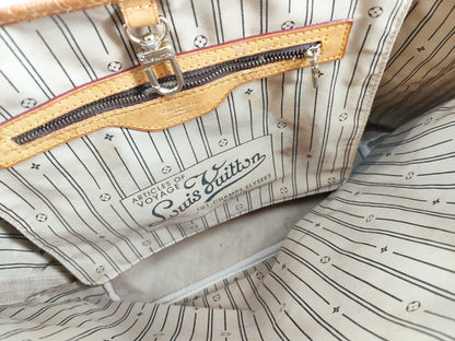 LOUIS VUITTON Monogram Louis Vuitton Tote Bag