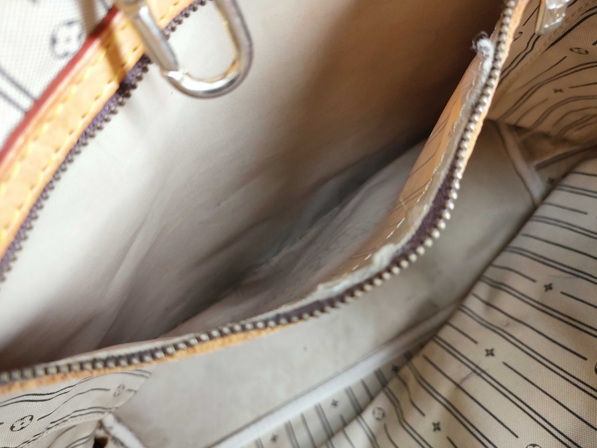 LOUIS VUITTON Monogram Louis Vuitton Tote Bag