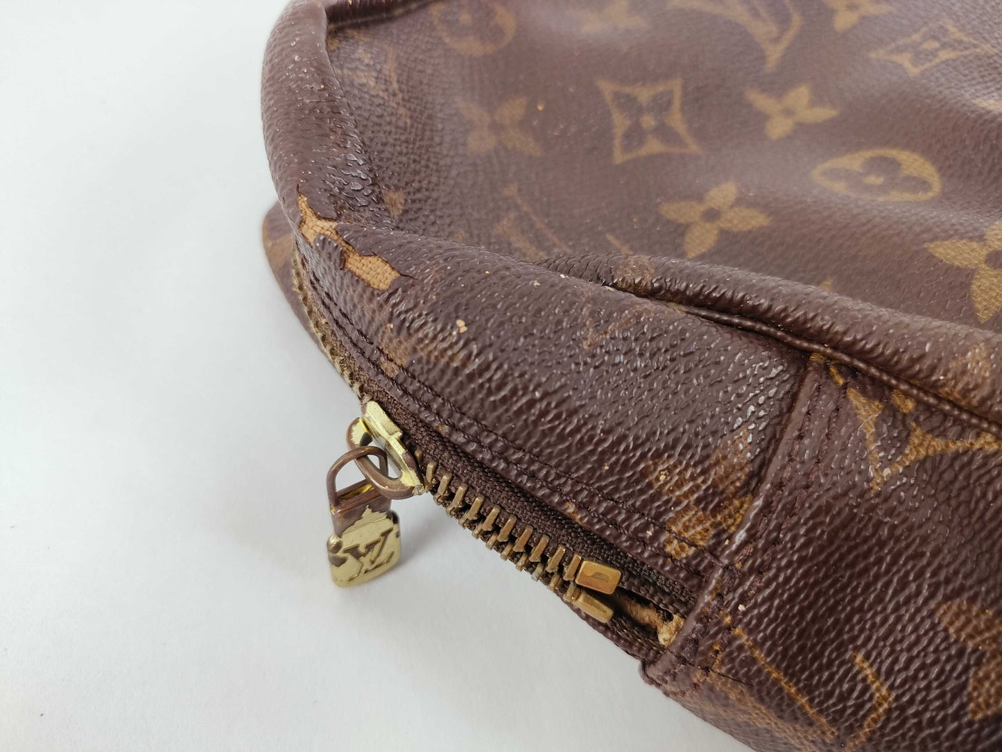 LOUIS VUITTON Monogram Louis Vuitton Pouch