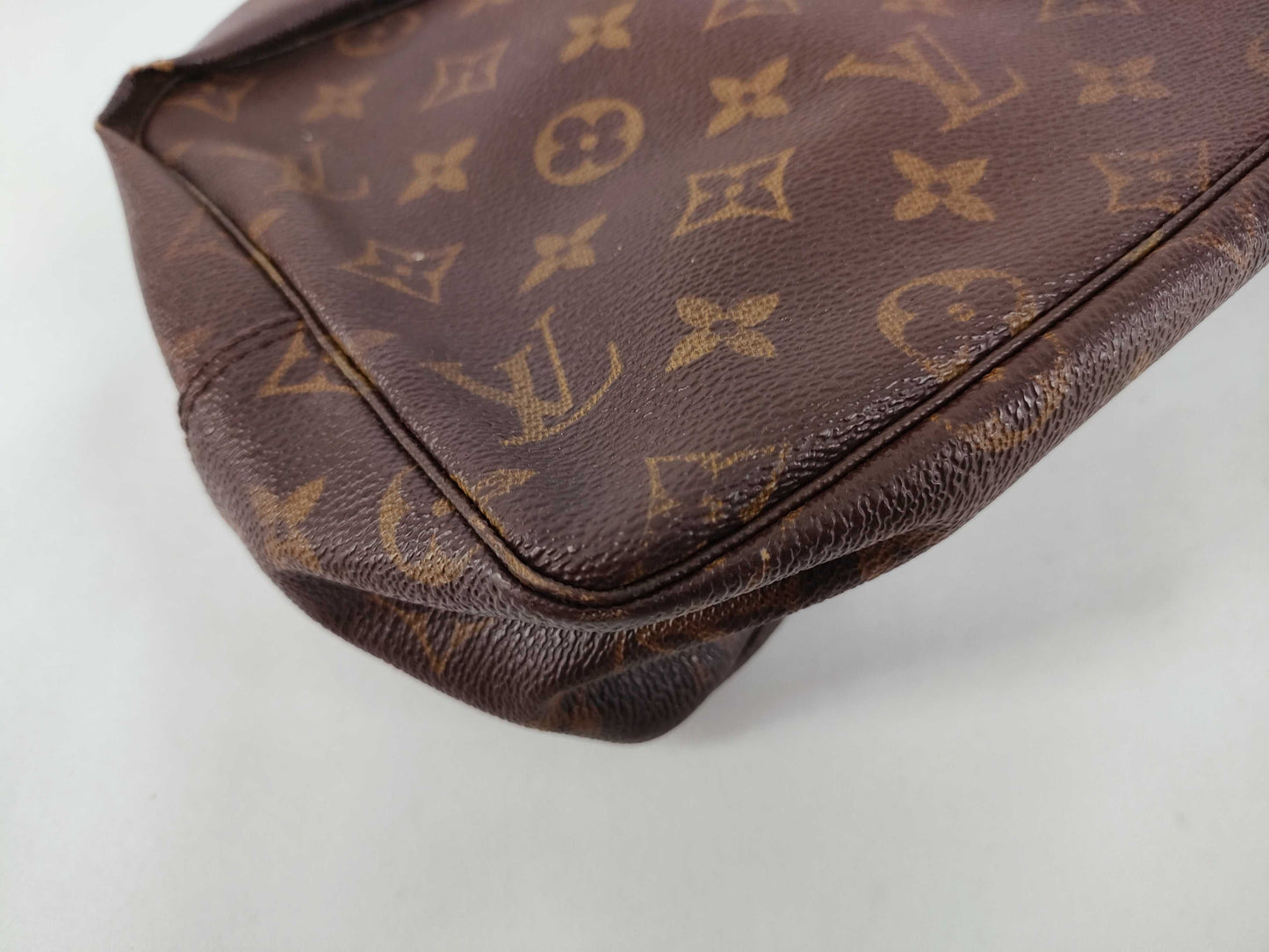 LOUIS VUITTON Monogram Louis Vuitton Pouch