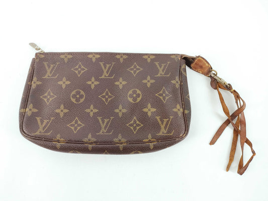 LOUIS VUITTON Monogram Louis Vuitton Pouch