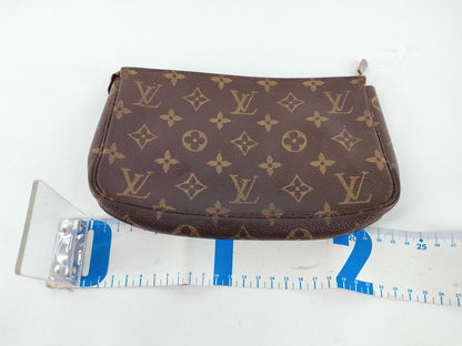 LOUIS VUITTON Monogram Louis Vuitton Pouch
