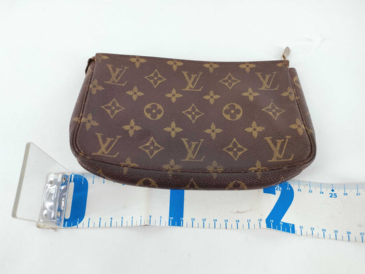 LOUIS VUITTON Monogram Louis Vuitton Pouch