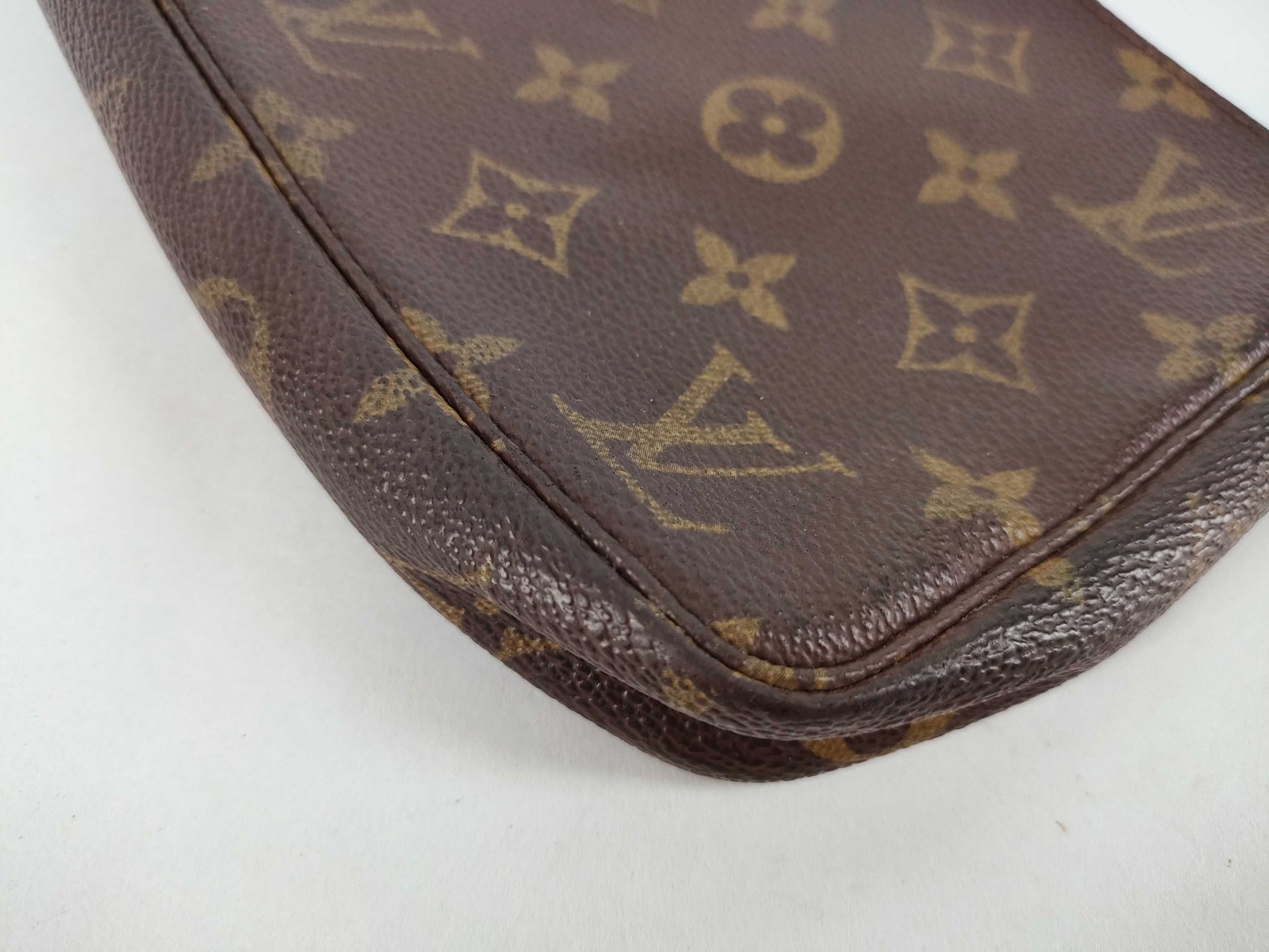 LOUIS VUITTON Monogram Louis Vuitton Pouch