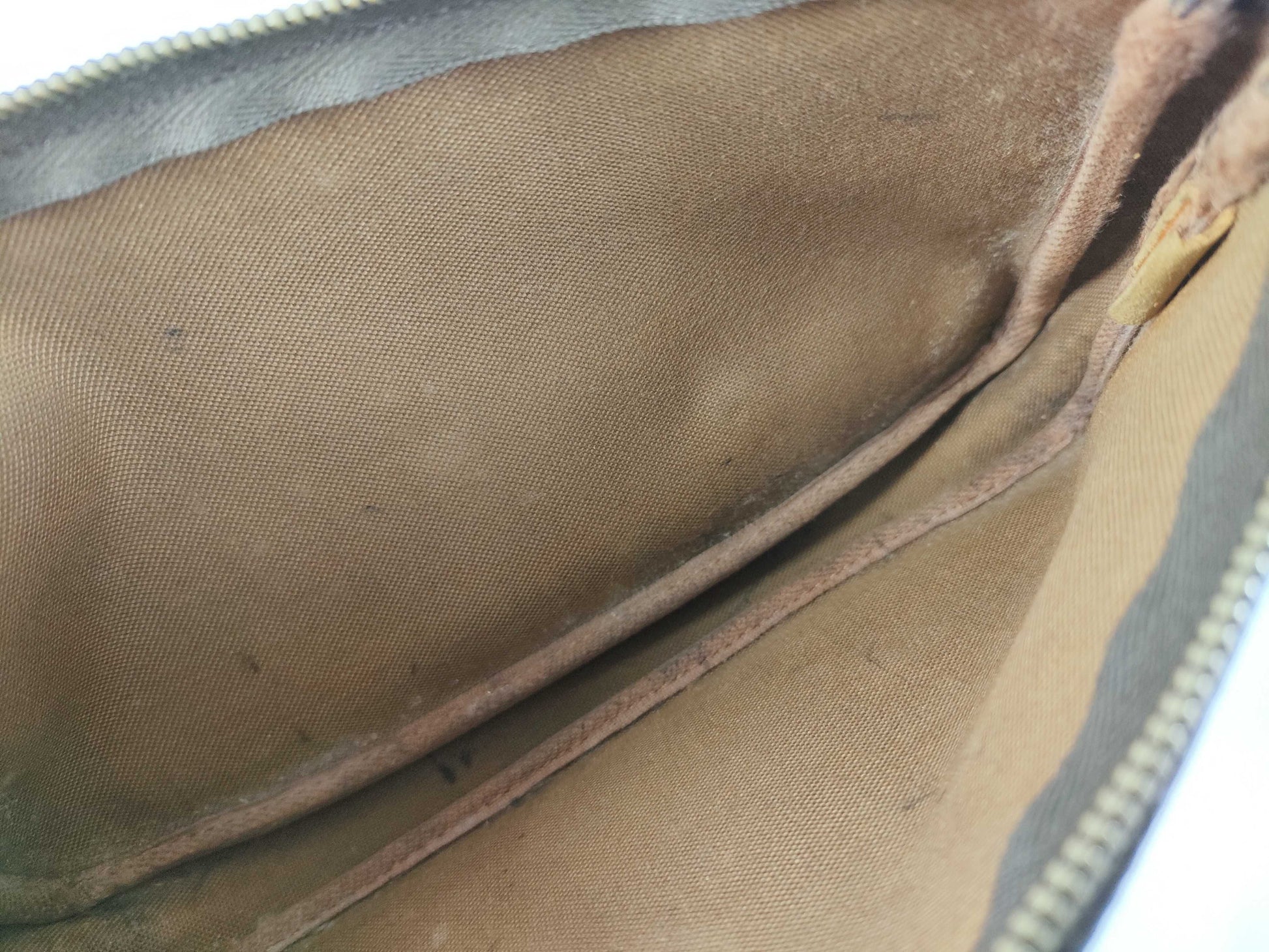LOUIS VUITTON Monogram Louis Vuitton Pouch