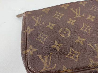 LOUIS VUITTON Monogram Louis Vuitton Pouch