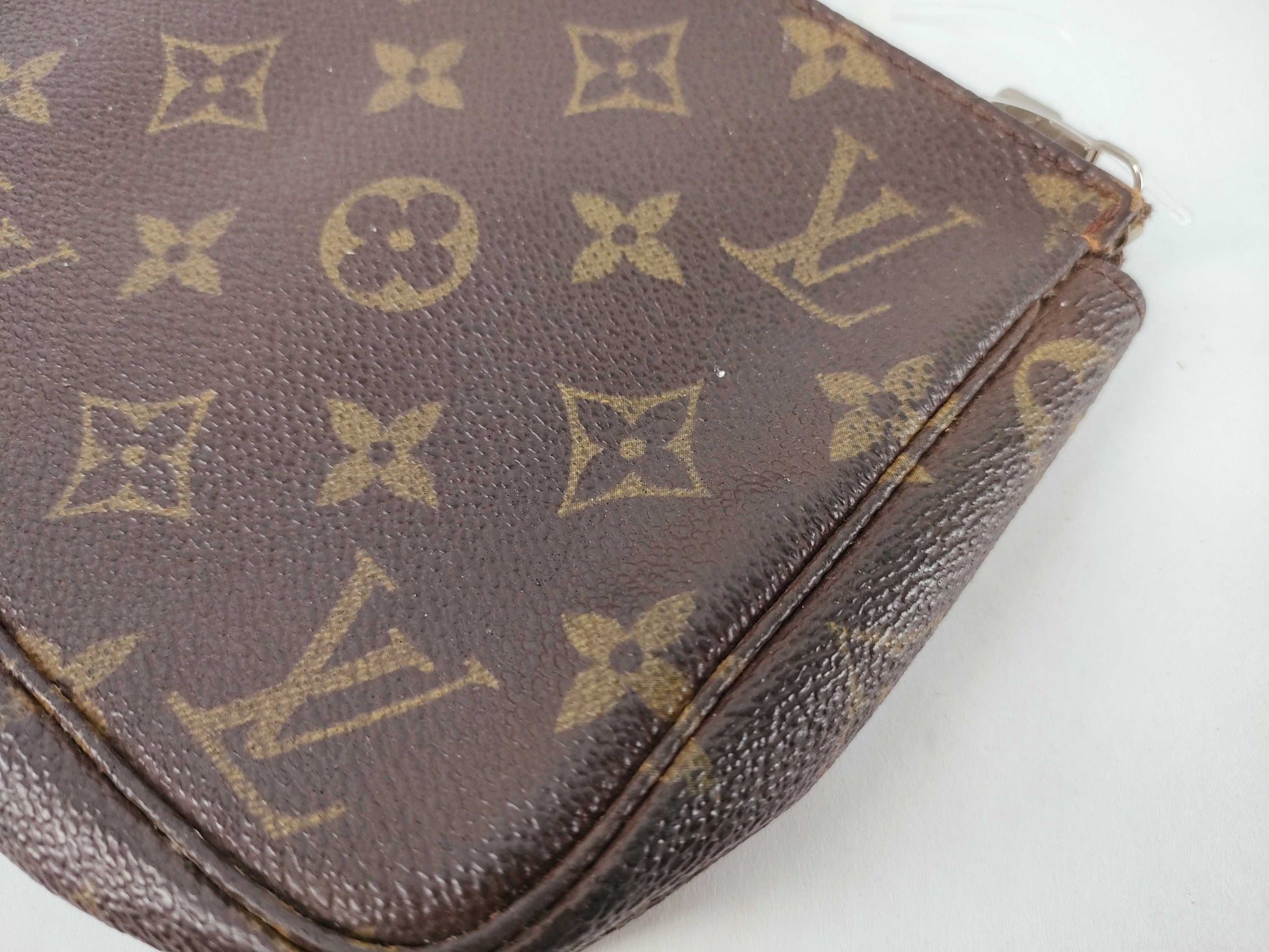 LOUIS VUITTON Monogram Louis Vuitton Pouch