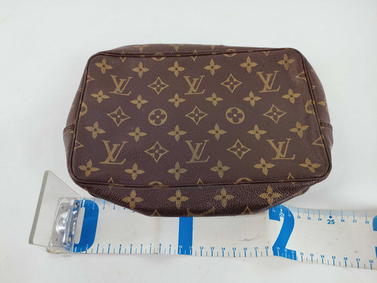LOUIS VUITTON Monogram Louis Vuitton Pouch