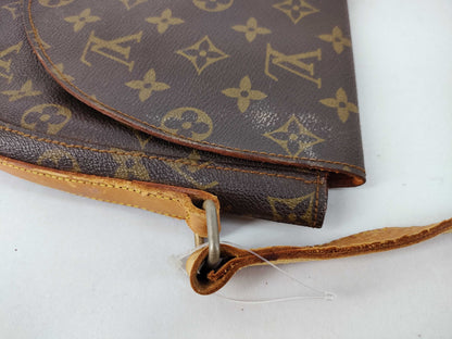 LOUIS VUITTON Monogram Louis Vuitton Shoulder Bag