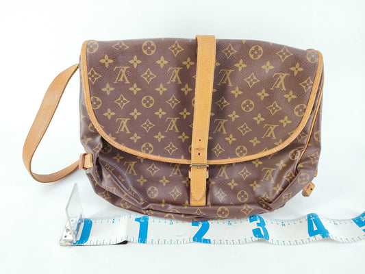 LOUIS VUITTON Monogram Louis Vuitton Shoulder Bag