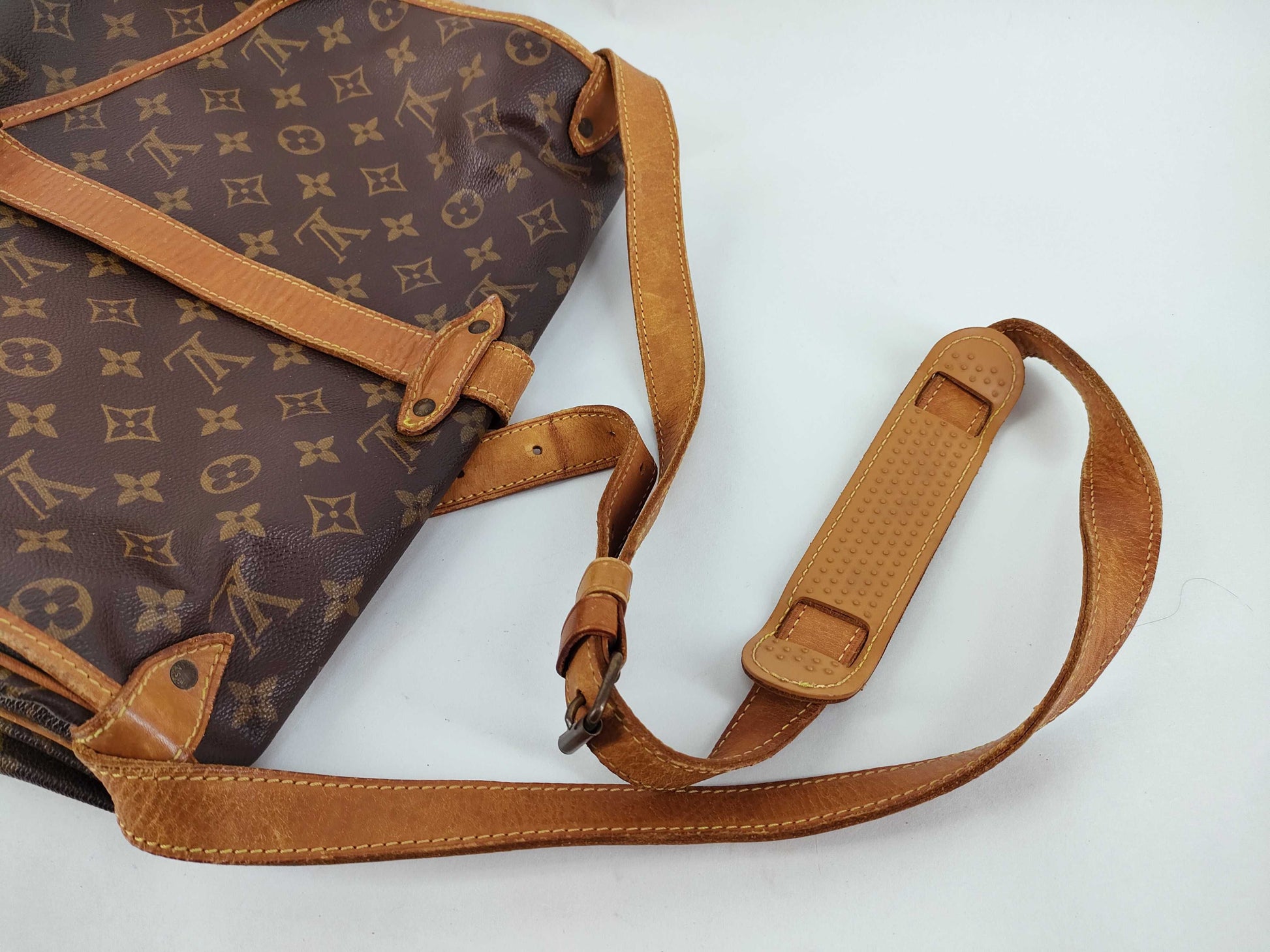 LOUIS VUITTON Monogram Louis Vuitton Shoulder Bag