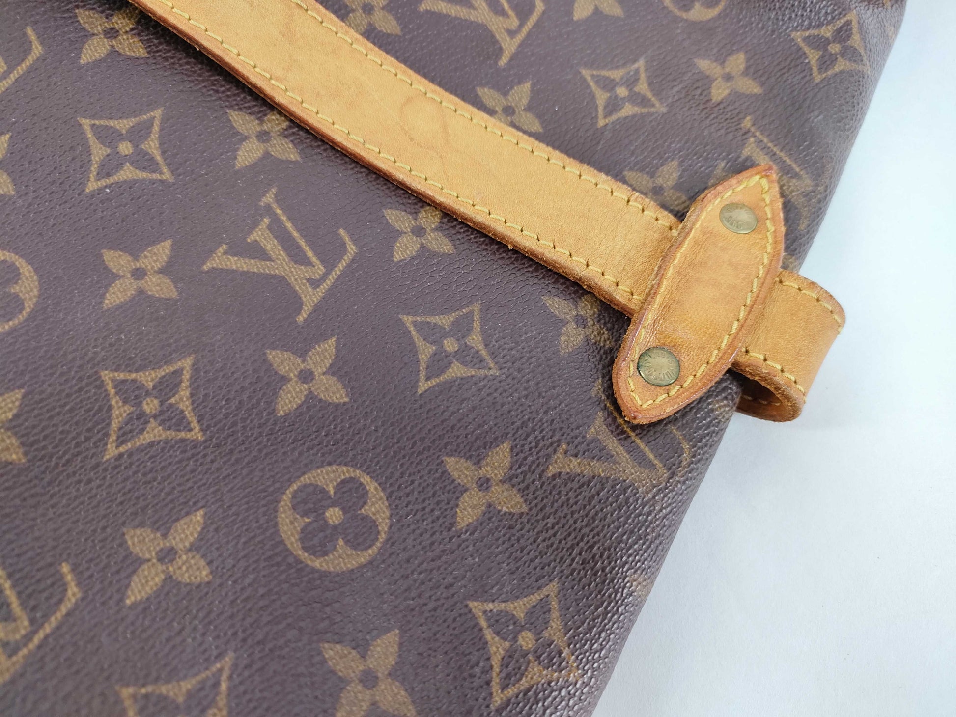 LOUIS VUITTON Monogram Louis Vuitton Shoulder Bag