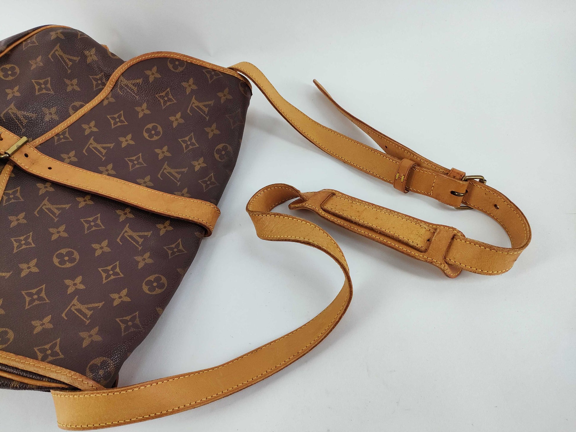 LOUIS VUITTON Monogram Louis Vuitton Shoulder Bag