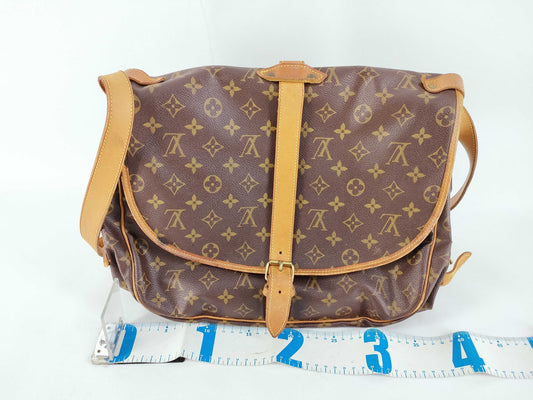 LOUIS VUITTON Monogram Louis Vuitton Shoulder Bag