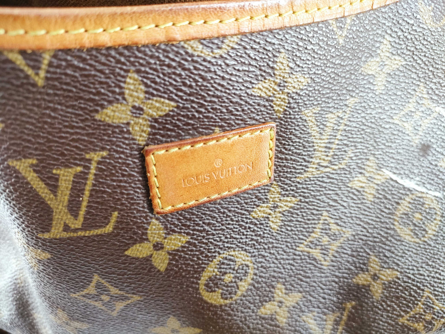 LOUIS VUITTON Monogram Louis Vuitton Shoulder Bag