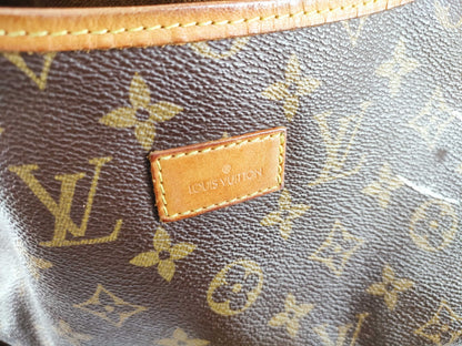 LOUIS VUITTON Monogram Louis Vuitton Shoulder Bag